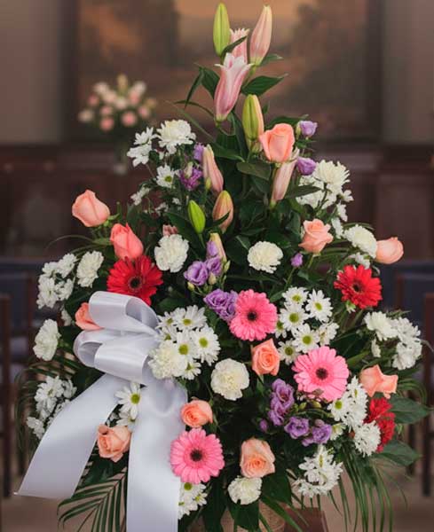 Centro funerario de colores variados