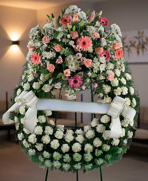Corona Funeraria de tonos blancos